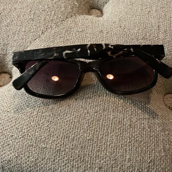 Like New Franco Sarto Sunglasses - Picture 3 of 5